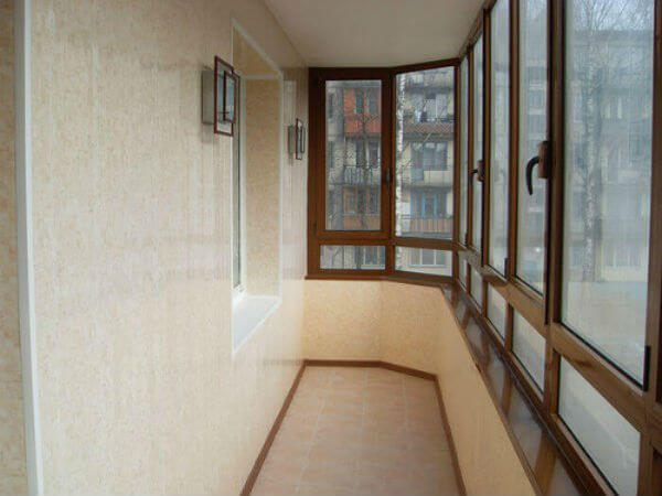 Декоративная отделка балкона и лоджии и остекление ПВХ профилем